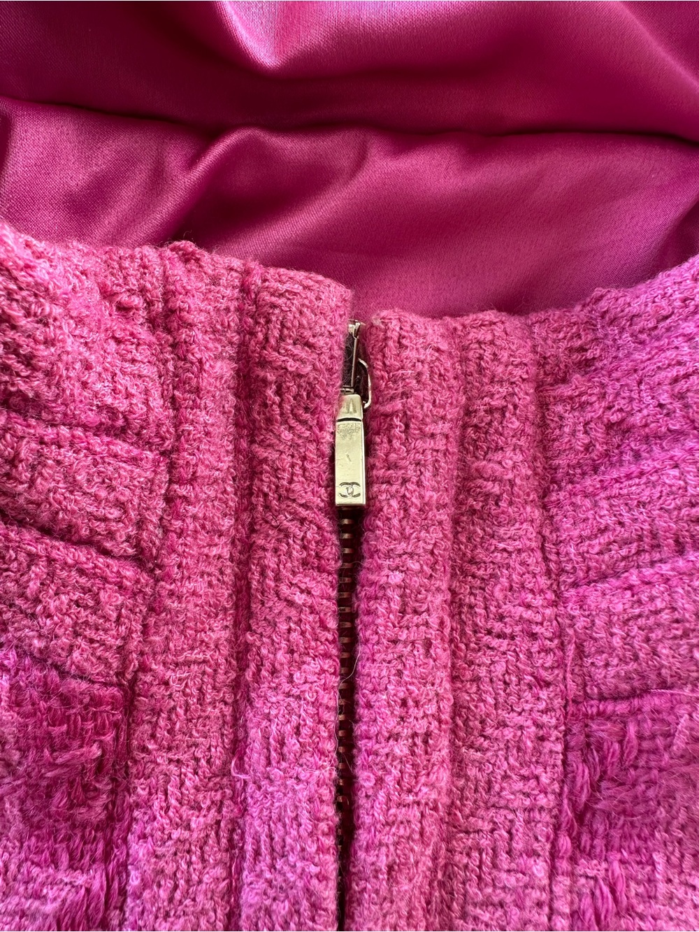 Chanel
2019 Tweed Pattern Jacket - Picture 4 of 12